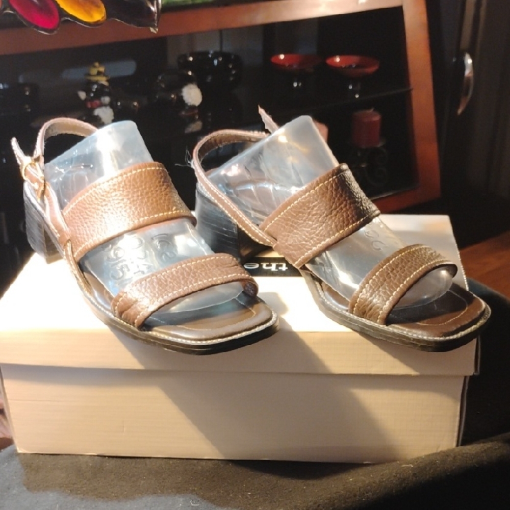 BANDOLINO Brown Leather Women's Sandals